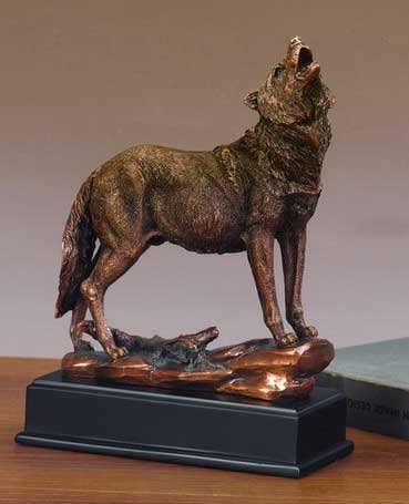 Howling Wolf Statue 